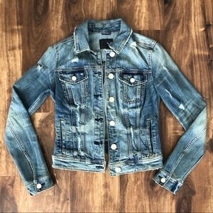 •AE Jean Jacket•
